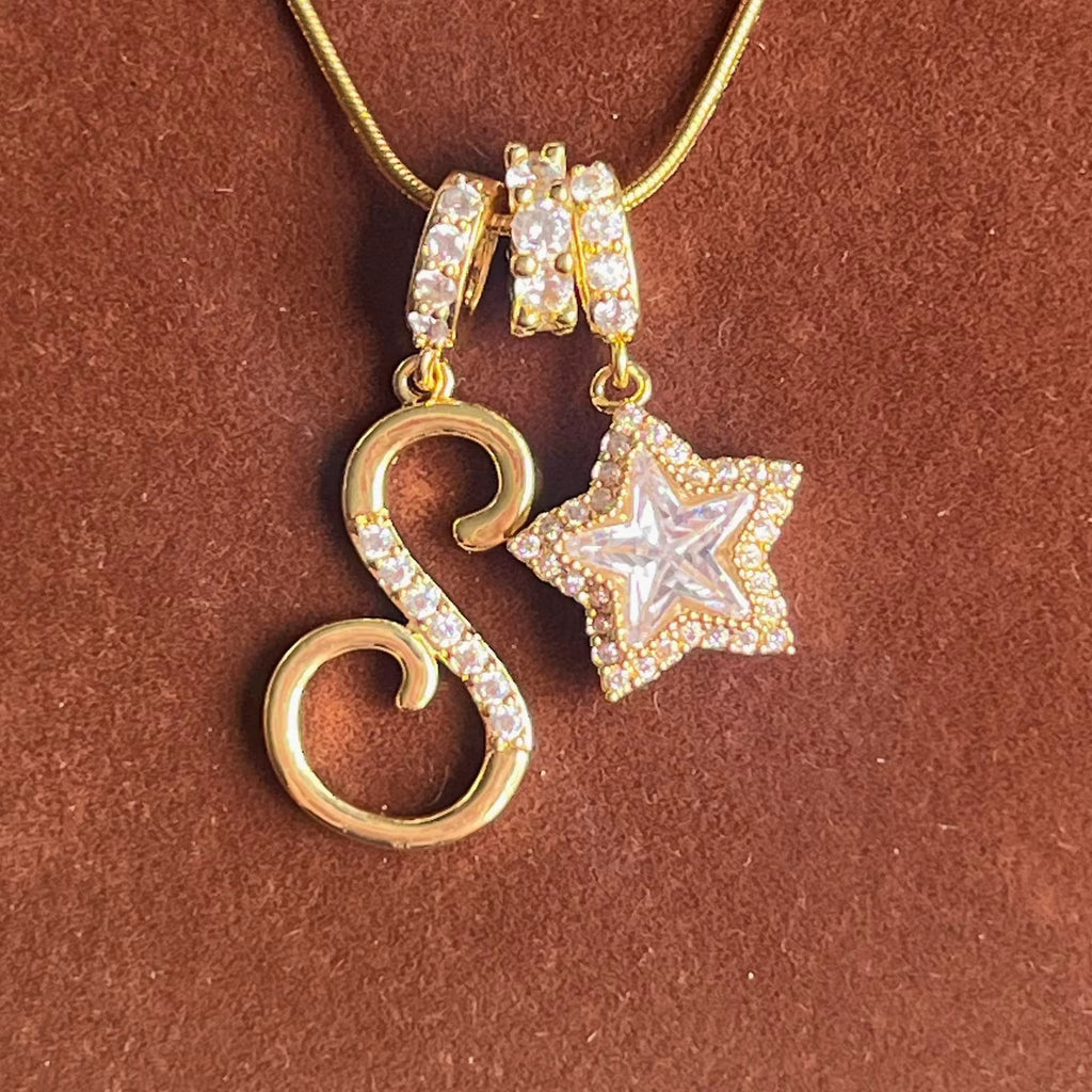 Letter chain with ⭐️