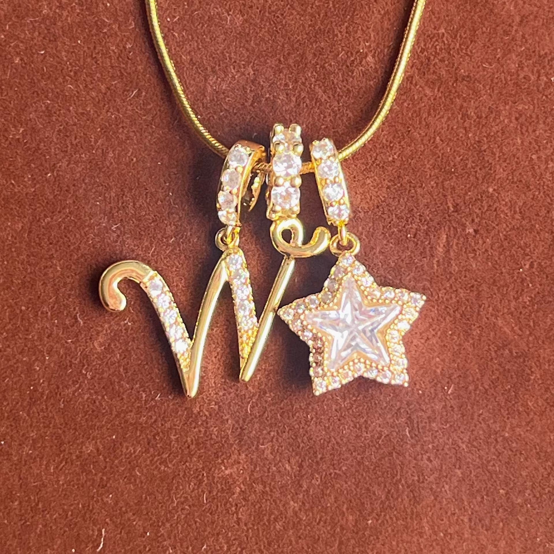 Letter chain with ⭐️